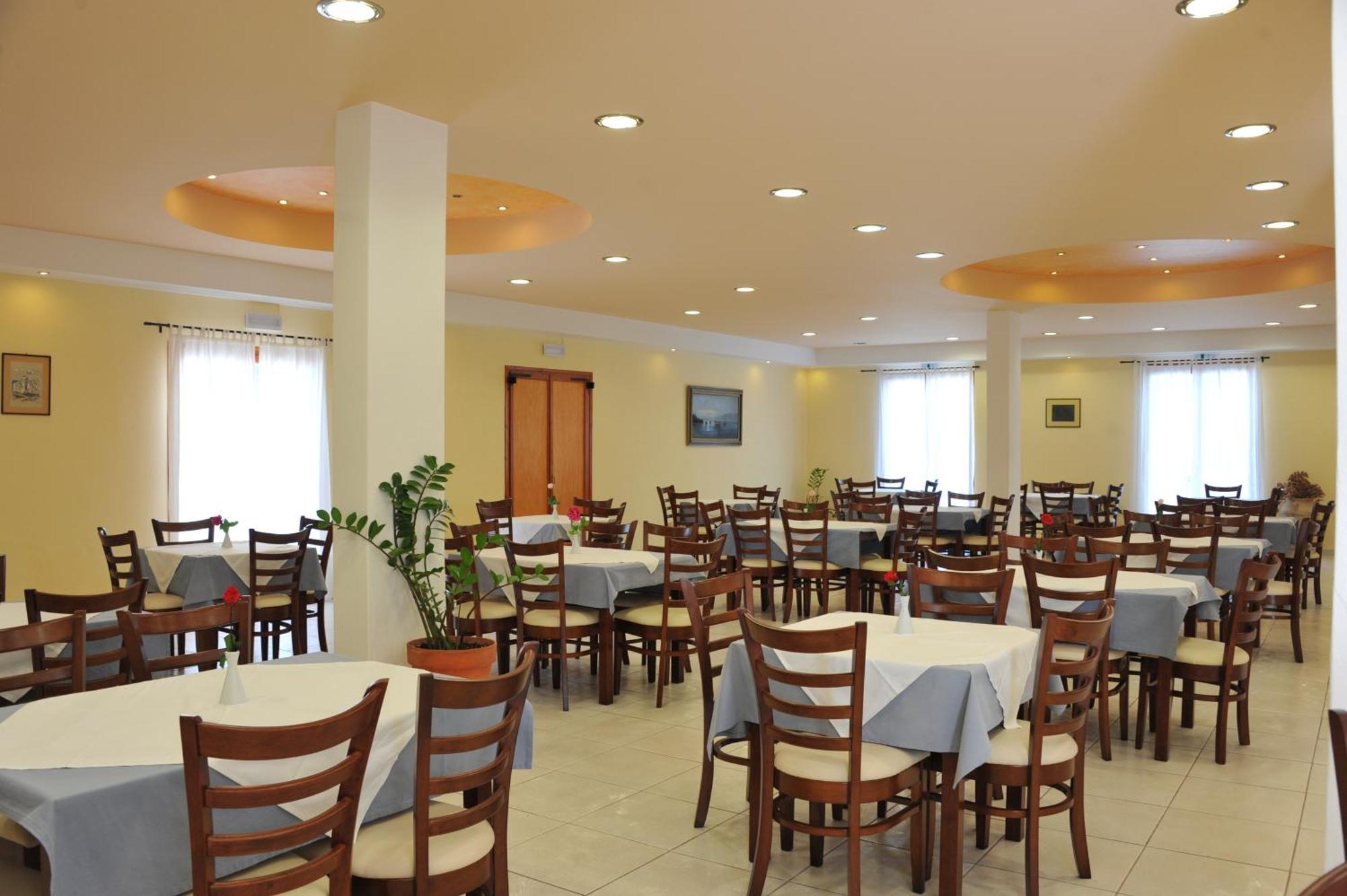 Eri Hotel Parikia  Ngoại thất bức ảnh
