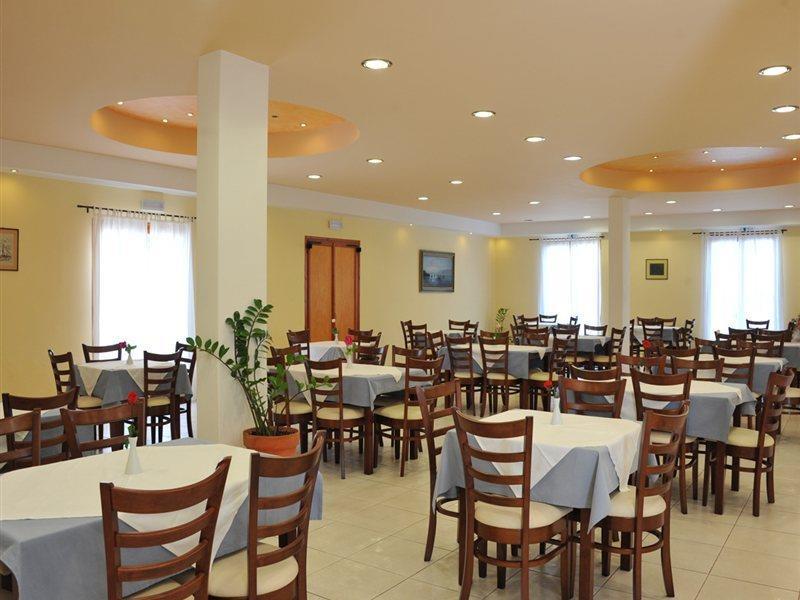 Eri Hotel Parikia  Ngoại thất bức ảnh
